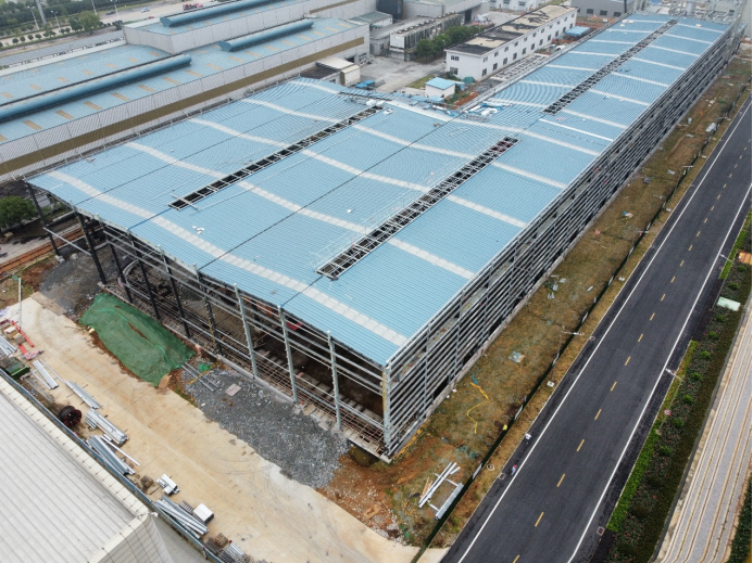 銅基銅桿項(xiàng)目2#工序廠房屋面瓦安裝完成